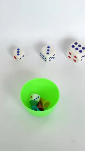 Set Pion (1 Dadu + 4 Pion + 1 Kocokan dadu)