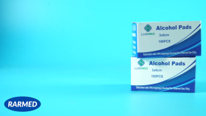 Hộp 100 gạc tẩm cồn y tế LUGMED bông vuông tẩm cồn tiệt trùng vết thương