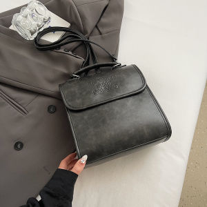Elegant Retro Womens Backpack 2025 New Autumn Winter Versatile Backbag Exquisite Popular Small Niche School Bag