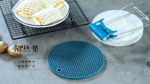 <🎁 ของขวัญปีใหม่ > ชิ้นชุดครัวป้องกันการลวก ชุด 4 ชิ้นพร้อมส่ง.ที่คีบจานร้อน ที่จับกันความร้อน ที่คีบภาชนะร้อน หนีบแน่นไม่มีหลุด ถุงมือจับหูหม้อ ใช้จับ