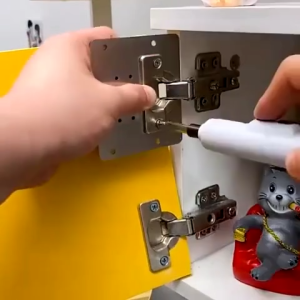 Miếng đệm sửa bản lề cửa tủ nhựa gỗ mdf tặng kèm 8 vít - Tấm phục hồi bản lề - MOGEE