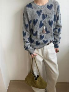 เสื้อสเวตเตอร์ถักนิตติ้งคอตตอนผสมขนสัตว์แบบสวมหัวลายหัวใจตัวอักษรสีบล็อกหลวมๆ สำหรับผู้หญิงในฤดูใบไม้ร่วง