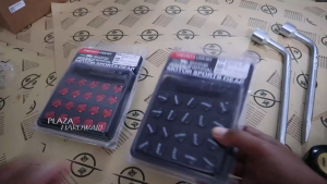 Mur Roda Racing Velg Mobil Lugnut Max Guard Universal Warna Hitam/Merah