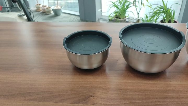 ชามผสมอาหาร ซิลิโคน ด้านล่าง กันลื่น ชามไข่สเตนเลส ชามผสม ชามผสมแป้ง ชามสลัด พร้อมสเกล พร้อมฝาปิด