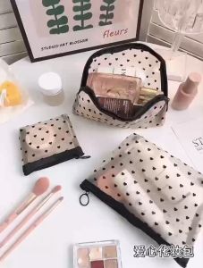 LOVE DOTS TRAVEL MAKE UP POUCH / TRANSPARAN POUCH MOTIF LOVE / TAS SERBAGUNA / TAS MAKE UP PREMIUM