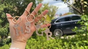 European and American Fashion Diamond Metal Letter Zinc Alloy Flash Diamond 26 English Letter Keychain Womens Bag Charm Pendant