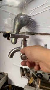 Vòi nước đôi làm bằng inox 304 gắn tường 01 đầu vào 2 đầu ra đầu vào Sen tắm lạnh inox cao cấp