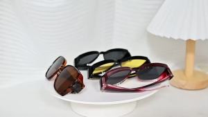 1PC Polarized Fit-Over Sunglasses Fishing Glasses Wraparound Square Sunglasses for Men and Women