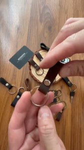Leather Car keychains with Flat rings Alloy Spring Ring in brown and black