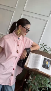 🔖Mirrorsister 50826.3 เสื้อเชิ้ต กระดุมแฟนซีไม่ซ้ำกันทุกเม็ด ทรงโอเวอร์ไซซ์ใส่สบาย แมทช์ง่ายได้ทุกลุค