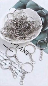 100Pcs 25มม พวงกุญแจแบบแยกขนาด จำนวนมาก / พวงกุญแจโลหะพร้อมโซ่ / พวงกุญแจงานฝีมือแบบเปิด / พวงกุญแจจี้กุญแจ DIY / พวงกุญแจรถยนต์เปล่าสีเงิน