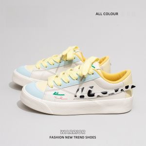 Warrior | รองเท้าผ้าใบพื้นแบนลายเสือดาวสไตล์ย้อนยุคสำหรับผู้หญิง รองเท้าลำลองแบบสวมหัวกลม พื้นยาง สวมใส่สบาย ฤดูใบไม้ผลิและฤดูใบไม้ร่วง