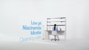 COSRX Low pH Niacinamide Micellar Cleansing Water 400ml - Niacinamide Infused + Mild Oil-Control (Oily/Acne-Prone Skin Fit)