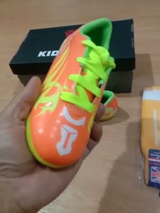 KIDZTUBS Sepatu Futsal Anak Paket Komplit Sepatu Futsal Tas Skin Deker Kaos Kaki Usia 6-10 Tahun Size 28 29 30 31 32 33 34 35 36 37 KDZ1157011625