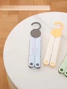 ไม้แขวนเสื้อพับได้พกพาสะดวก ปลอดภัย พร้อมคลิปหนีบ ราวตากผ้าอเนกประสงค์สำหรับเสื้อผ้าและรองเท้า อุปกรณ์เดินทางที่แข็งแรงทนทาน