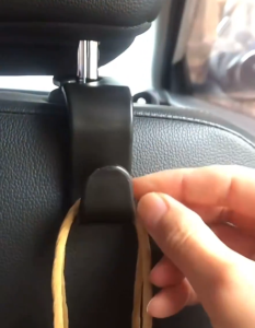 ตะขอรูปตัว S คาร์บอนไฟเบอร์ ตะขอแขวนของ รับน้ำหนักได้สูงสุด 20 กก. ใช้ยึดตะขอติดเบาะรถยนต์