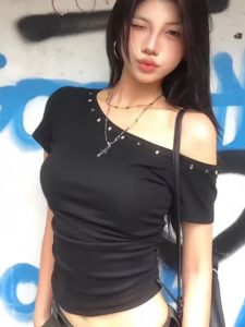 Áo Thun Nữ Tay Ngắn Cổ Chéo American Retro Hot Bé Gái Mùa Hè Thiết Kế Ôm Vừa Vặn Đa Năng Áo Thun Polyester Thường Ngày