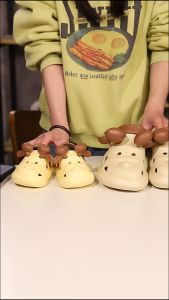 Dép Sục Cross Cho Bé Hình Chú Sâu Dễ Thương Chất Liệu EVA Dép Siêu nhẹ Chống Trơn Chống Thấm Nước