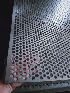 ✔️PERFORATED METAL SHEET MAKAPAL 0.9MM THICKNESS 1/4"HOLE 4X8FEET DIMENSIONS KASING LAKI NG BUONG FLYWOOD