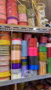 Ruy băng lụa thắc nơ trang trí . Dùng thắc nơ trang trí giỏ quà  giỏ hoa ... 1 Cuộn bản rộng ( 1cm_2cm_4cm ) Dài 20met