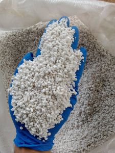 ส่งฟรี เพอร์ไลท์ 4-8 มม. เวอร์มิคูไลท์ 4-8 มม. 100 ลิตร