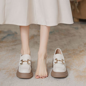 หนัง รองเท้าส้นเตี้ยส้นสูง ผู้หญิง ฤดูใบไม้ผลิ 2024 สไตล์ใหม่ด้านล่างหนาเพิ่มความสูงภายใน สไตล์อังกฤษ เล็ก หนัง รองเท้า