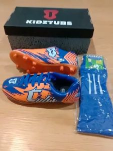 KIDZTUBS Paket Komplit Sepatu Bola & Kaos Kaki Anak