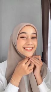 SEGI EMPAT BELLA SQUARE POLLY CATTON UK 110CM X 110CM / KERUDUNG SEGI EMPAT BELLA SQUARE