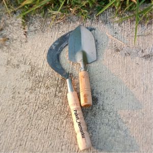 Paket 3 Pcs Alat Pembersih Rumput Berkebun Mini + Wangkil Miring + Sabit Rumput + Sekop Taman + Set Alat Berkebun Lengkap + Cangkul Mini