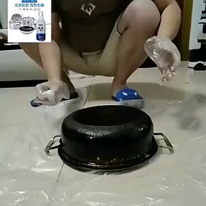 Chai xịt tẩy xoong nồi thần kỳ đánh bay mọi vết bẩn dầu mỡbếp gađáy xoongđáy chảo