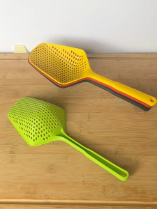 Sendok Penyaring Makanan Pasta Tahan Panas / Saringan Mie Pasta Sayur / Sendok Sup Plastik Portabel Saringan Warna Warni Ladle