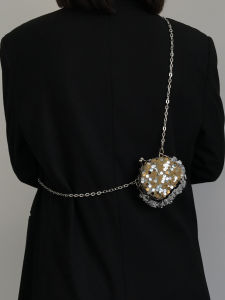 กระเป๋าสะพายไหล่ทรงสี่เหลี่ยมจัตุรัสขนาดเล็กสไตล์ใหม่ปี 2025 ดีไซน์เก๋ไก๋หรูหราพร้อมเชือกสะพายไหล่แบบเดี่ยว