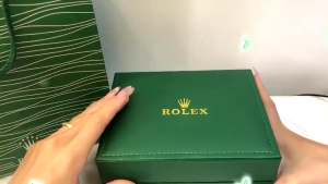 Đồng hồ nam cơ Automatic mặt tròn dây cao su sang trọng.