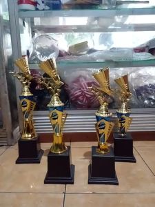 Piala Lomba Juara 1 2 3 4 (FIGUR KOK BODY biru RASER) "costum" FREE STICKER (BOLEH satuan)TERMASUK SETICKER DAN FREE DESIGN