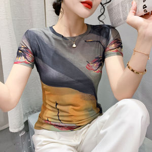 Yimei áo thời trang nữ 2023 Áo thun lưới định vị in hoa định vị mùa hè Áo thun nữ xinh đẹp cổ tròn tay ngắn dáng thon gọn