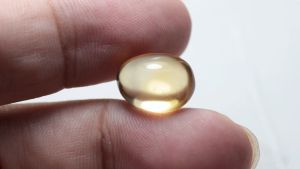 8.35 ct พลอยแท้ ธรรมชาติ สโมคกี้ ควอตซ์ ทรงไข่หลังเบี้ย สีเหลืองอมดำ