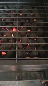 เตาแก๊ส เตาย่างถ่านหินภูเขาไฟ เตาย่างถ่านหินลาวา ไซส์เล็ก แถมฟรีถ่านหินพร้อมใช้งาน