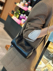 Vintage Soft Leather Crossbody Bag Womens Commuter Mini Phone Bag 2024 New Style Fashionable Versatile Simple Design
