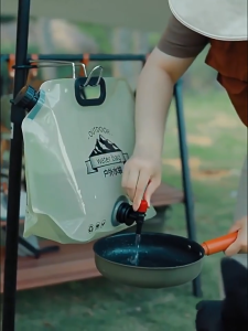 8L กระเป๋าน้ําแคมป์ปิ้ง กระเป๋าใส่น้ํากระเป๋าเก็บน้ําแบบพับได้ความจุขนาดใหญ่  มีก๊อกน้ำไม่รั่วซึม สําหรับตั้งแคมป์ เดินป่า ปิกนิก