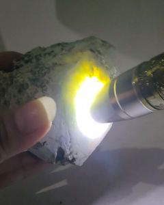 Kode264: Bahan Batu Bacan Albino Full Kristal Super HQ