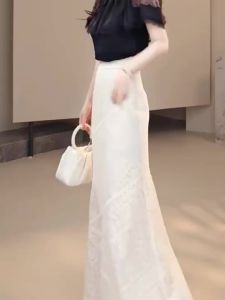 MANMI | Chân Váy Xòe Dài Thanh Lịch Màu Trắng Đục Lỗ