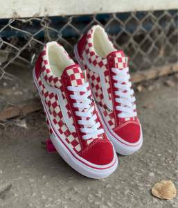 Vans off THE WAll  mat in Vietnam สินค้าทางร้านเป็นฟรีค่ะมือสองคุณภาพดีไม่มีกล่องไม่มีใบรับประกันค่ะแต่สินค้าถ่ายจากภาพจริง 100% ค่ะ รุ่นนี้มีไซส์ 40 ถึง 45 ค่ะ