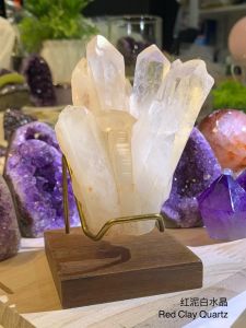 红泥白水晶簇 Red Clay Quartz cluster✨ 100%天然晶簇 ｜ Grounding and stability ✨ 清理负能量，恢复平衡 ｜ Clears negativity restores balance