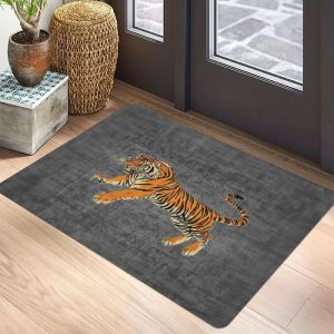 VIKAMA Vintage Tiger Standing Black Flannel Door Mat Chống Trơn Trượt Cho Lối Vào Phòng Ngủ Phòng Khách Phong Cách Hiện Đại Nghệ Thuật Động Vật Hoang Dã Ukiyo-e Nhật Bản