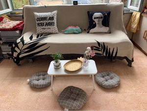 Meimei พรมฟองเรียบง่ายทันสมัยสําหรับใช้ในบ้านครอบคลุมเต็มรูปแบบรูปทรงสี่เหลี่ยมสีบริสุทธิ์ซักด้วยเครื่องซักผ้าแห้งได้