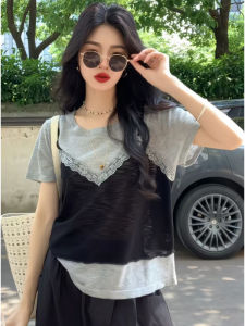 YUEZHONGWEI | เสื้อยืดแขนสั้นผ้าลูกไม้สไตล์ฝรั่งเศสสำหรับผู้หญิงในช่วงฤดูร้อนปี 2025 เสื้อตัวบนหลวมๆ สีบล็อก ทรงเข้ารูป สไตล์เกาหลี