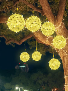 BEAUTY IN THE LIGHT | Đèn LED Trang Trí Giáng Sinh Ngoài Trời Hình Sao Lấp Lánh