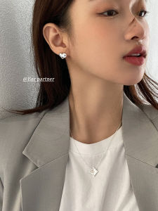 Silver Needle Heart Shaped Earrings Womens Fashion Jewelry High-End Design Golden Clasp Ear Cuff Fresh out New Style