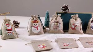 10Pcs Reusable Christmas Gift Bag Cotton Linen Packaging Bag for Candy Snacks Burlap Drawstring Pouch Jewelry Storage Bag Xmas Tree Hanging Decoration