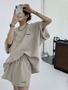 Murmili ชุดแฟชั่นสตรีหลวมแขนสั้นเสื้อยืดสปอร์ตขากว้างกางเกงขาสั้นชุดสองชิ้นสําหรับ 18-25 ปี